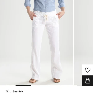 Roxy Linne byxor  - Säljer mina Roxy byxor storlek xs då jag bara använt dom en gång! Nyskick. Slutsålda på Zarlando. Säljer för 500kr+frakt. Skriv för bilder💕