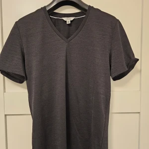 Slimmad T-shirt  - Extremt bekväm T-shirt som passar i alla sammanhang 