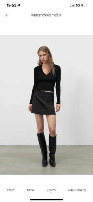 Basic zara topp - Basic topp med v ringning. Storlek M. 