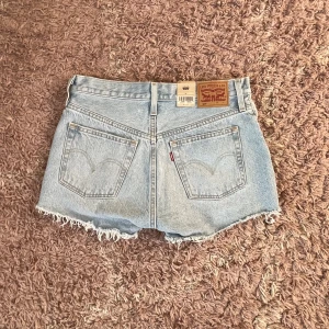 Levis shorts - 501 shorts från levis, aldrig använda och lappar kvar, W28 så passar kanske s/m