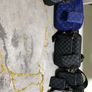 Axelväskor  - Helt nya med väldigt bra kvalite. Olika färger och modeller kostar olika 