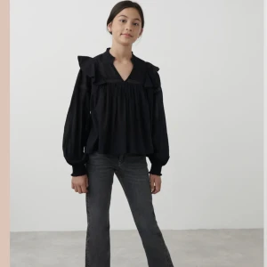 gina topp - Säljer denna söta topp från gina i storlek 158/168 men passar även som xs/s<3