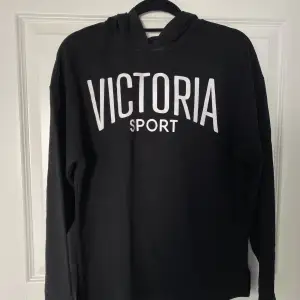 Victoria’s secrets egna sportmärke Victoria sport. I fint skick. Används sparsamt. Tunt material. Köpt på deras hemsida. 
