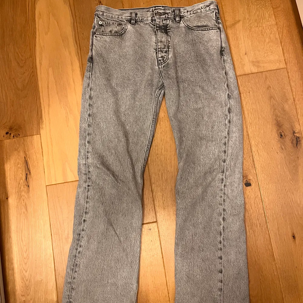 Hope Rush jeans 8/10 cond  Lite wear på mynningen av vänster  Annars i väldigt bra skick Köparen står för frakt  Retail 2000. Jeans & Byxor.
