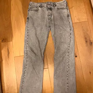 Hope Rush jeans 8/10 cond  Lite wear på mynningen av vänster  Annars i väldigt bra skick Köparen står för frakt  Retail 2000
