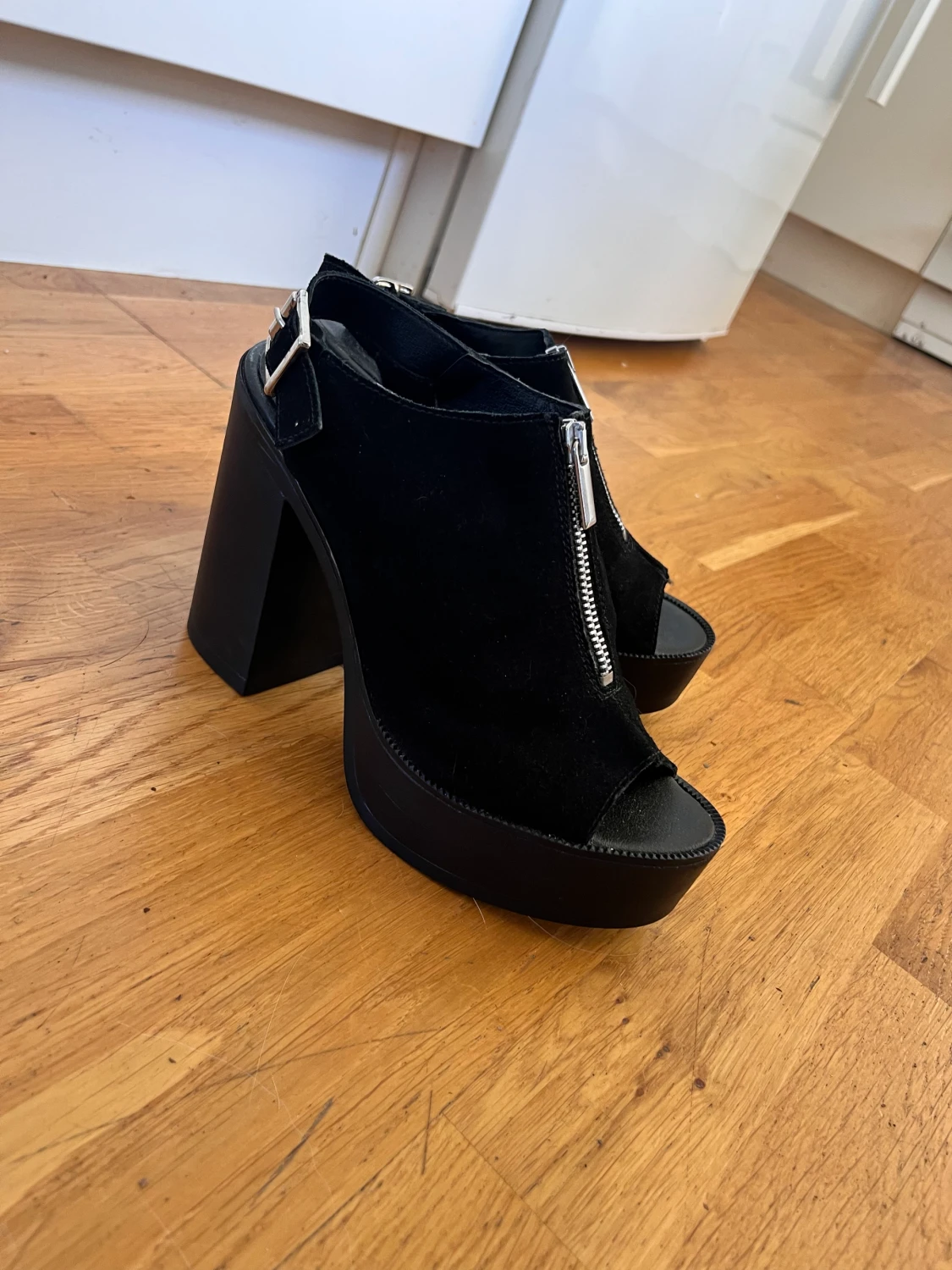 Högklackade skor från Topshop storlek 38. - 90