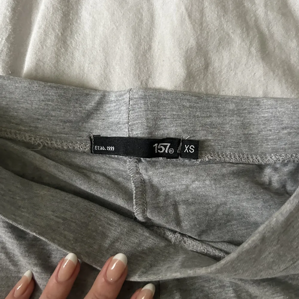 Jättesköna gråa tights från lager 157❤️ De är vida/ bootcut, perfekt nu till höstoutfitsen!  Strlk xs men passar även mig som har s!. Jeans & Byxor.