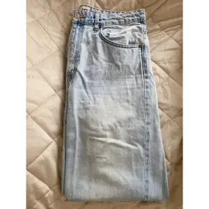 Fina jeans med hög midja och bootcut från Lager157, i fint skick!  Säljes pga passar ej längre. 