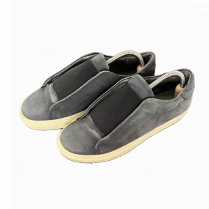 Arigato Liknande - Arigato liknande skor!👞 Riktigt schyssta med en lite ljusblå färg! Tyvärr är sulan lite gul! TITTA MIN SIDA SÅ DU INTE MISSAR NÅGOT ÄNNU FETARE!🍾💶Kom dm ifall du har några frågor!👋🏼