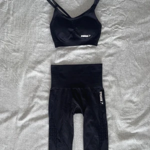 Gymshark set - Träningstights vadlånga och sportbh i fint skick. 
