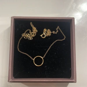 Guldplaterat halsband  - Äkta silver med guldplatering. Halsband. Använt fåtal gånger. Köpare står för frakt 