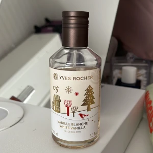 Vanilj parfym  - från yves rocher använd fåtal gånger 100 ml luktar verkligen vanilj och håller 