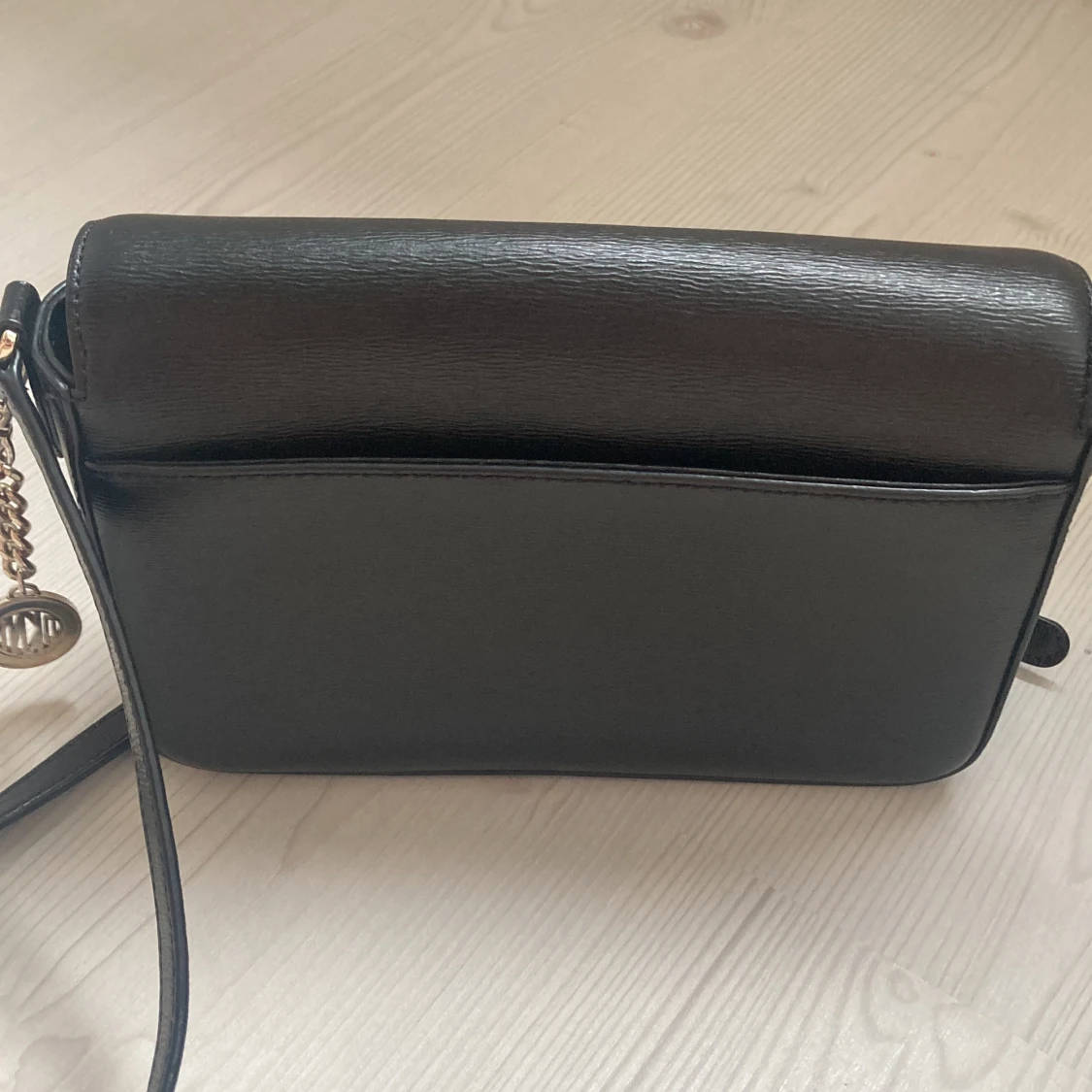 DKNY handväska i svart - 91