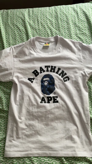 bape t-shirt - Köpt för ett tag sen, knappt använd, inga flaws