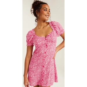 Klänning från NLY - En ny och oanvänd klänning från Nelly som säljes pga fel storlek ✨ 