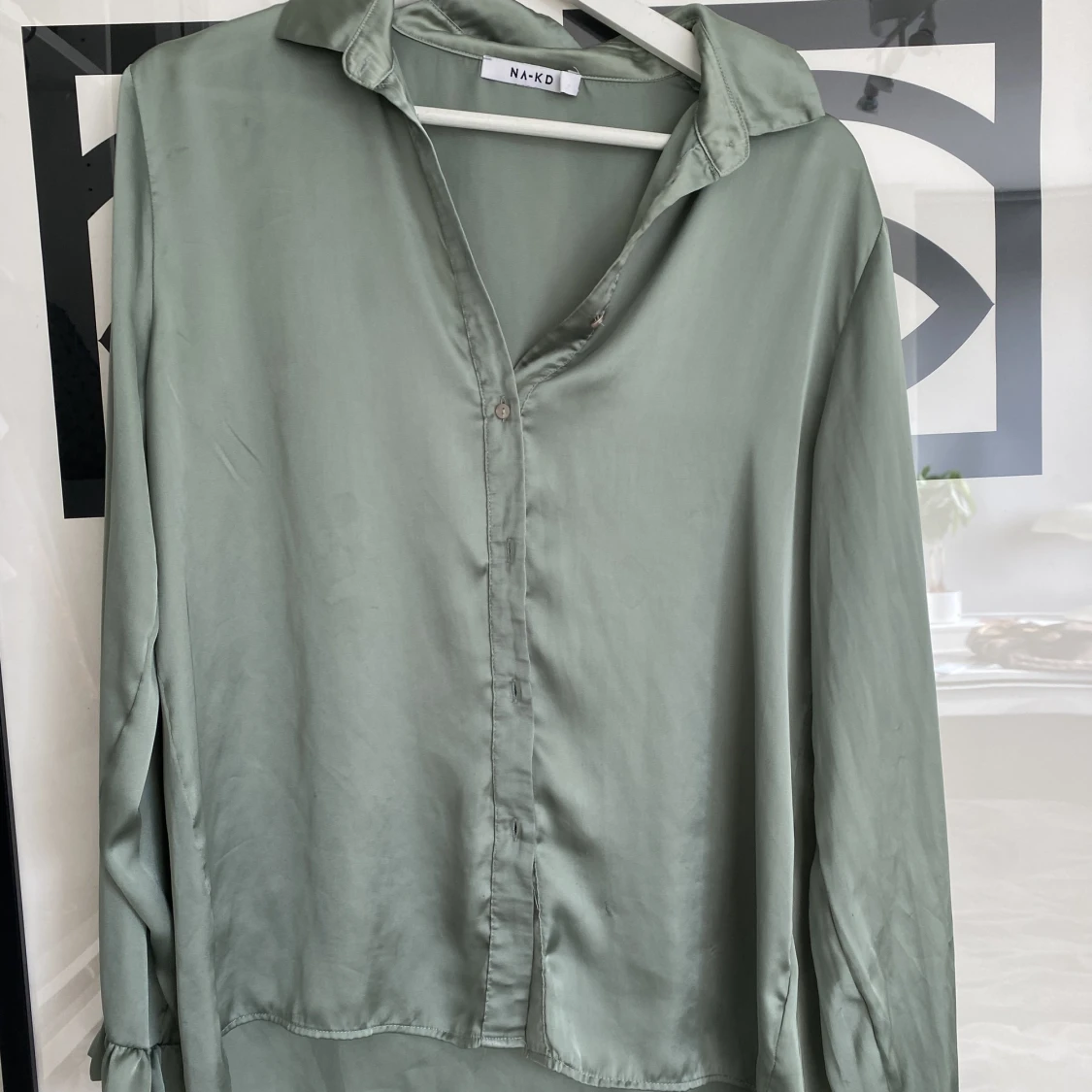 Tunn blus med detalj vid armarna - 91