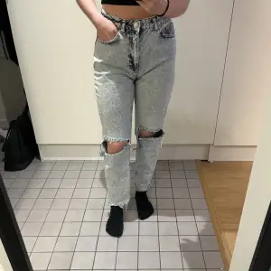 Jeans med hål 