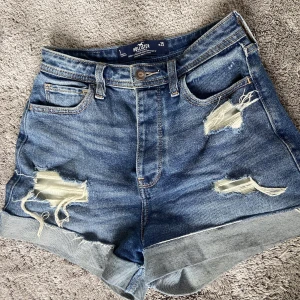 Hollister shorts - Högmidjade shorts från hollister i xs med w25❤️❤️