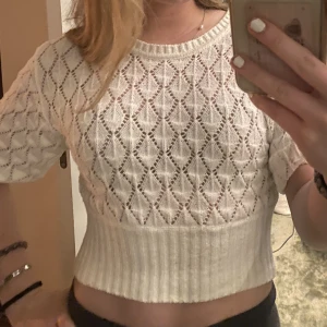 Trekvartsärmad t shirt  - Trekvartsärmad ”stickad/vrikad” tröja frpn bik bok, superfint skick 