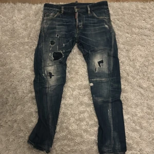 Dsquared2 jeans - Säljer mina Dsquared 2 jeans då de inte används längre storlek 44  Kvitto finns inte Pris kan diskuteras!