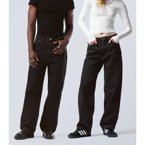 Galaxy Loose Straight Jeans - Galaxy Loose Straight Jeans från Weekday i superfint skick. Som nya. Storlek 32/34. Nypris 600 kr