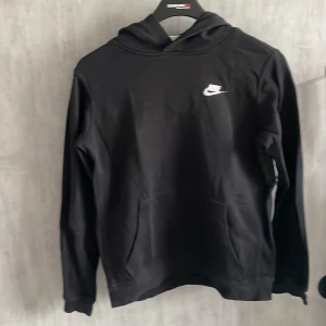 Nike hoddie - Jätte skön och går och matcha med mycket 