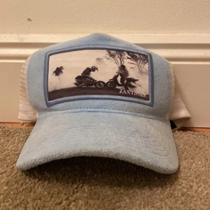 Zantiore keps velvet  - Köpte denna keps innan sommaren och nu har jag tröttnat på den och köpt en ny keps. Det är en velvet keps i bra kvalitet köpt för 400