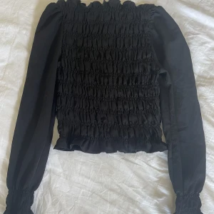 Topp från hm  - Säljer denna topp från hm i fint skick! 