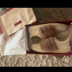 Valentino - Valentinos i toppen skick! Endast använda fåtal gånger!