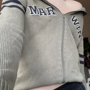 Zipup  - Jättefin stickad hoodie i grönt💞