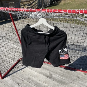 Svarta shorts - Svarta tygshorts  Oanvända Storlek M