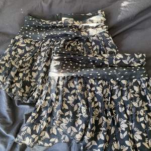 2 isabel marant kjolar i samma modell och storlek dom är i jätte bra skick perfekt för att matcha med din bästa vän eller köpa separat😍😍😍 Nypris 2800kr mitt pris 1000kr/st❤️
