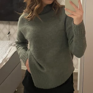 Stickad tröja - Så fin stickad tröja från vero moda!! Använd fåtal gånger och säljes därför❤️‍🔥