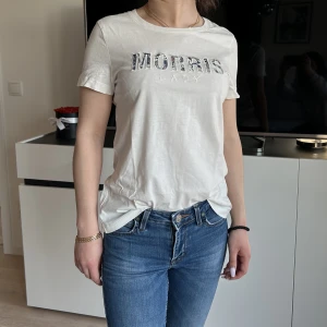 Morris T-shirt  - Bra skick, knappt använd. Lite skrynklig på bilderna. Stor XS. Nypris cirka 600kr
