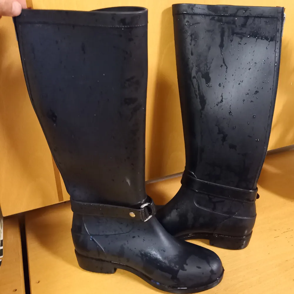 Gummy boots, size 37. Original price EUR 140.. Skor.