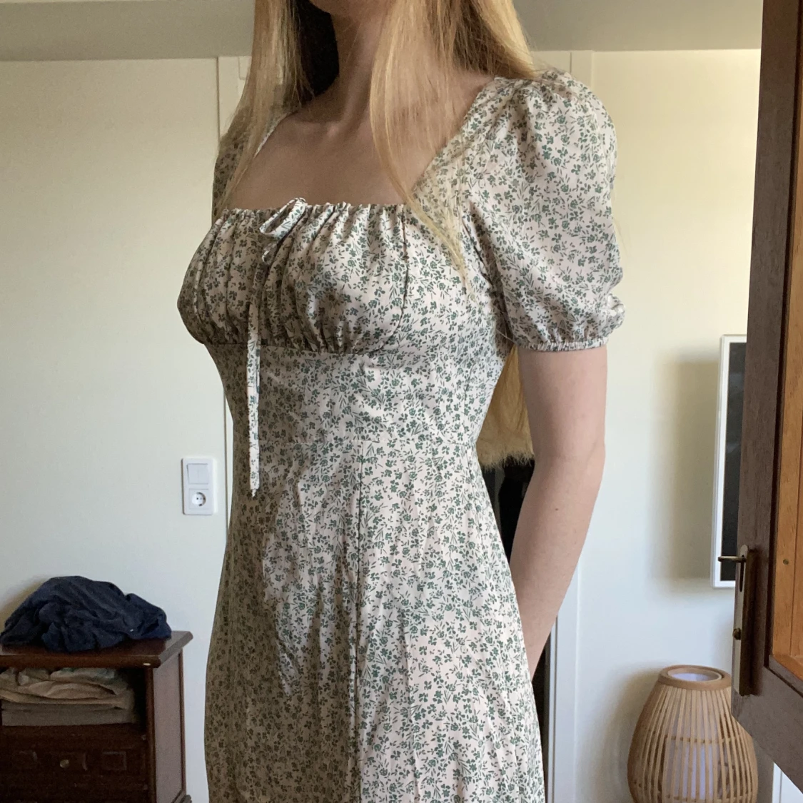 Grön blommig klänning