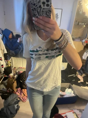 V-ringad tröja med tryck - Gullig v-ringad T-shirt med tryck 