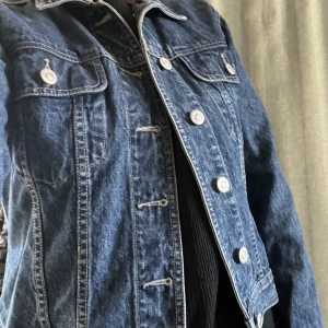 Jeans jacka - Oanvänd jacka. Strl S Märke pepper-corn