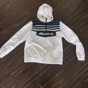 Använder ej, ellesse jacka. - Nästan helt oanvänd
