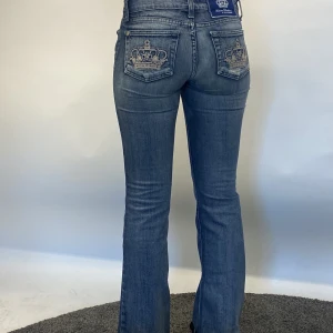 Victoria Beckham  - Ett par Victoria Beckham jeans som tyvärr var lite små för mig, jättebra skick och sitter bra på mig som är 170💕 Skriv för mer bilder/ frågor