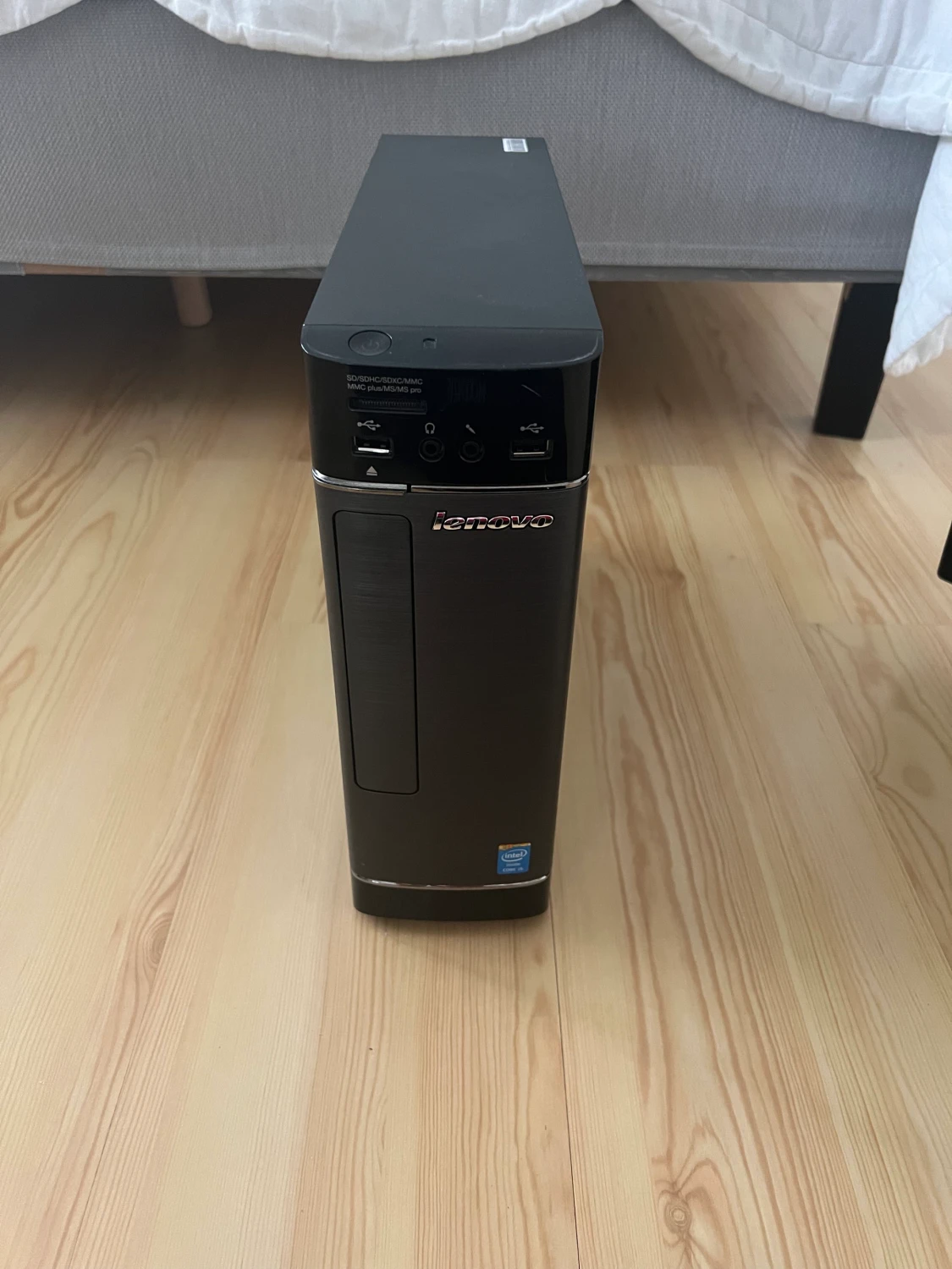 Lenovo dator samt skärm