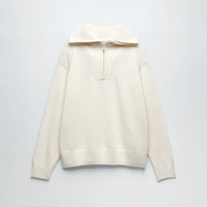Zip tröja - Vit jätteskön tröja med zip från zara, helt slutsåld. Aldrig använd🫶🏼