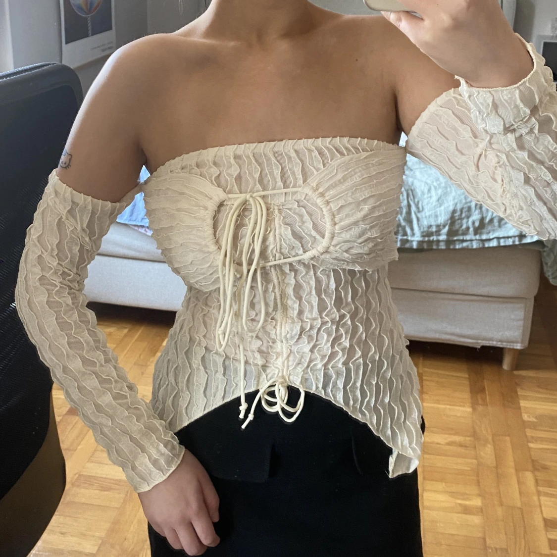 Topp med utskärningar