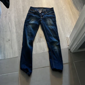 Jeans - Dem är alldrig använda och jag köpte de för 1500 men säljer dem för 1000