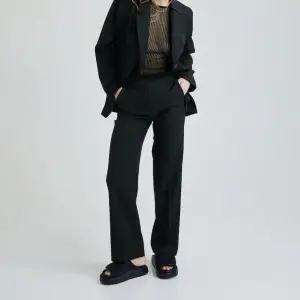  Kostymbyxor i modellen Jackie från bikbok ❤️ storlek 36  400kr + frakt 📦 priset kan diskuteras 