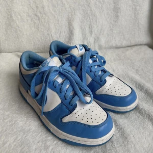 Nike skor - Blåa Nike. Sparsamt använda. Strl 38!