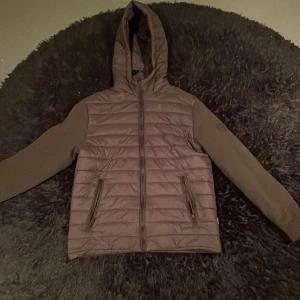 Lindbergh cardigan  - Säljer en snygg lindbergh cardigan som jag aldrig använder. Nypris 1100