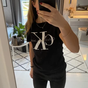 CK t-shirt!! - T-shirt från CalvinKlein i mycket fin skick💫 