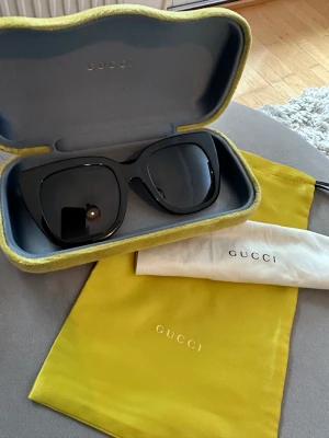 Gucci solglasögon - Måttligt använda Gucci brillor som nu söker ny ägare