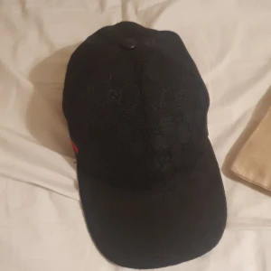 Gucci keps  - Har köpt denna men använder  den inte så vill sälja den